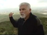 Mike Davis an der gr�nen Grenze zwischen Kalifornien und Mexiko.
